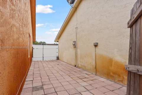 Villa ou maison à vendre à Lake Worth, Floride: 4 chambres, 155.15 m2 № 2027170 - photo 27