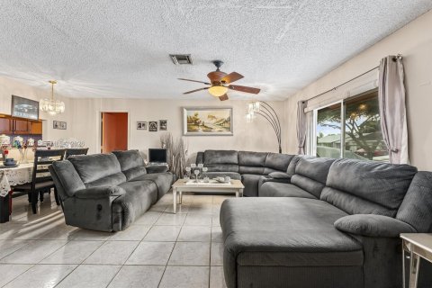 Villa ou maison à vendre à Lake Worth, Floride: 4 chambres, 155.15 m2 № 2027170 - photo 5