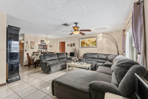 Villa ou maison à vendre à Lake Worth, Floride: 4 chambres, 155.15 m2 № 2027170 - photo 4