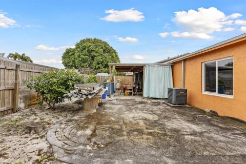 Villa ou maison à vendre à Lake Worth, Floride: 4 chambres, 155.15 m2 № 2027170 - photo 26