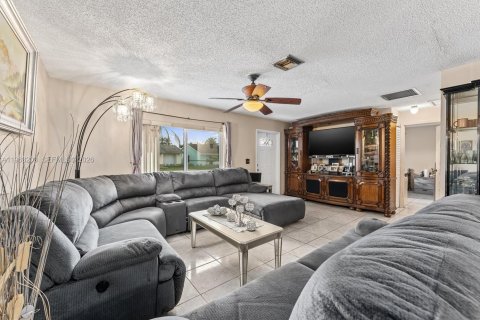 Villa ou maison à vendre à Lake Worth, Floride: 4 chambres, 155.15 m2 № 2027170 - photo 6