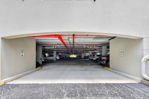 Condo in Sarasota, Florida, 2 bedrooms  № 2232374 - photo 25