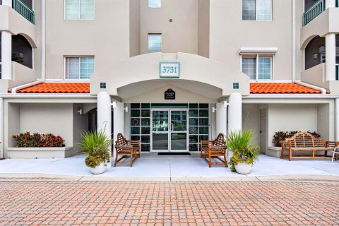 Condo in Sarasota, Florida, 2 bedrooms  № 2232374 - photo 2