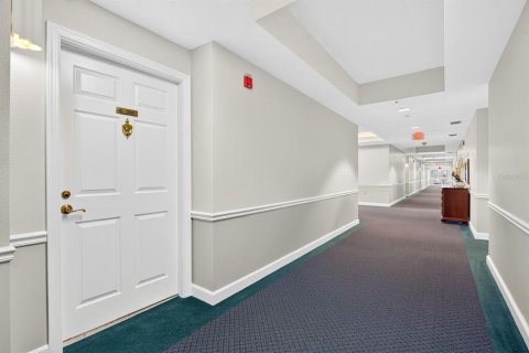 Condo in Sarasota, Florida, 2 bedrooms  № 2232374 - photo 6