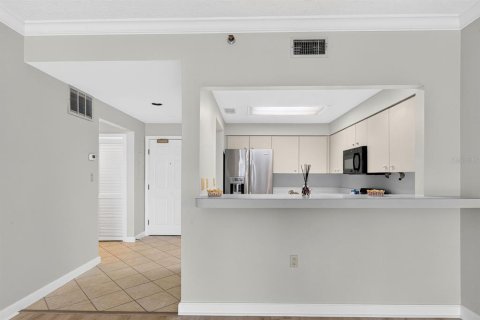 Condo in Sarasota, Florida, 2 bedrooms  № 2232374 - photo 16