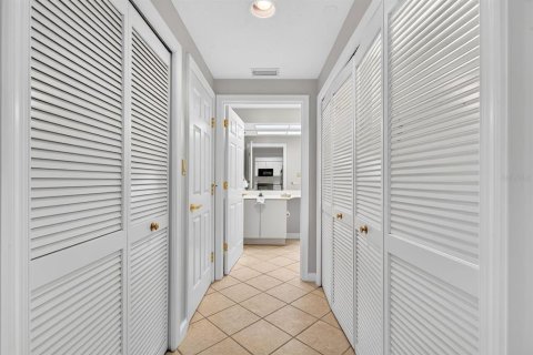 Condo in Sarasota, Florida, 2 bedrooms  № 2232374 - photo 28