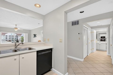 Condo in Sarasota, Florida, 2 bedrooms  № 2232374 - photo 9