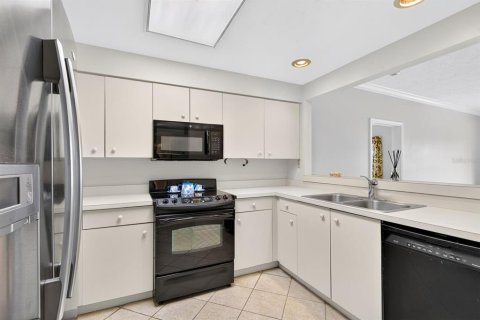 Condo in Sarasota, Florida, 2 bedrooms  № 2232374 - photo 11