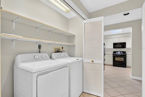 Condo in Sarasota, Florida, 2 bedrooms  № 2232374 - photo 15