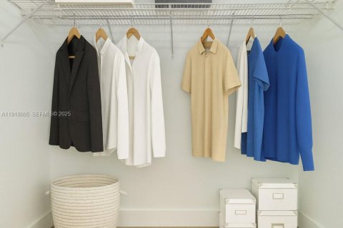 Condo in Doral, Florida, 2 bedrooms  № 1984166 - photo 9