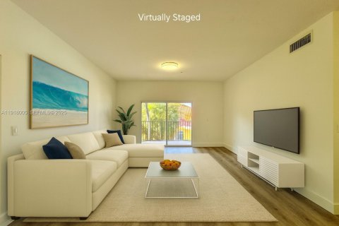 Condo in Doral, Florida, 2 bedrooms  № 1984166 - photo 2