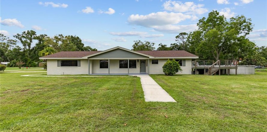 House in Trenton, Florida 3 bedrooms, 171.59 sq.m. № 1883550