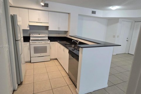 Copropriété à louer à Miramar, Floride: 2 chambres, 89.74 m2 № 1967398 - photo 11