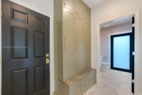 Купить виллу или дом в Майами, Флорида 4 спальни, 243.4м2, № 1990325 - фото 16