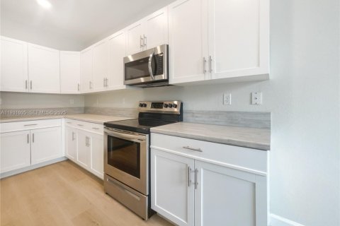 Купить виллу или дом в Майами, Флорида 4 спальни, 243.4м2, № 1990325 - фото 13