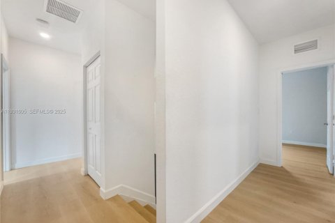 Купить виллу или дом в Майами, Флорида 4 спальни, 243.4м2, № 1990325 - фото 26