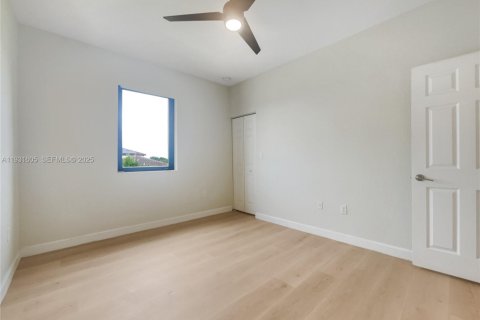 Купить виллу или дом в Майами, Флорида 4 спальни, 243.4м2, № 1990325 - фото 4