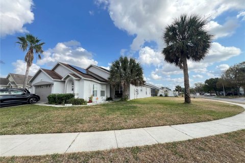 House in Kissimmee, Florida 4 bedrooms, 166.39 sq.m. № 1720525 - photo 1
