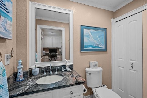 Townhouse in Indian Shores, Florida 2 bedrooms, 138.24 sq.m. № 2308350 - photo 15