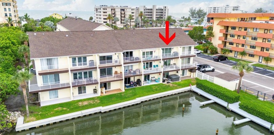 Townhouse in Indian Shores, Florida 2 bedrooms, 138.24 sq.m. № 2308350