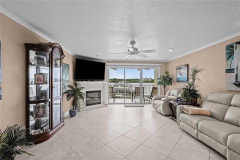 Townhouse in Indian Shores, Florida 2 bedrooms, 138.24 sq.m. № 2308350 - photo 18