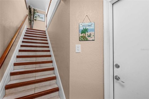 Townhouse in Indian Shores, Florida 2 bedrooms, 138.24 sq.m. № 2308350 - photo 6