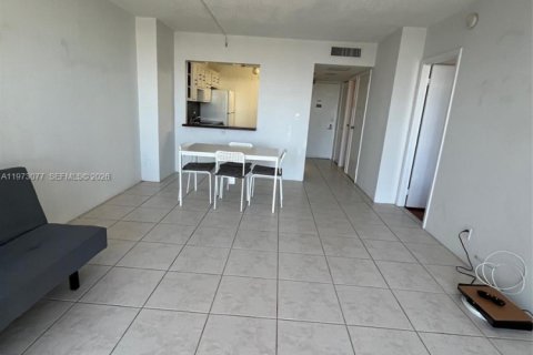 Condo in Aventura, Florida, 1 bedroom  № 2038755 - photo 11