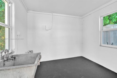 House in Hollywood, Florida 2 bedrooms, 108.23 sq.m. № 1839320 - photo 23
