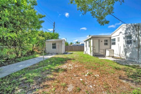 House in Hollywood, Florida 2 bedrooms, 108.23 sq.m. № 1839320 - photo 27