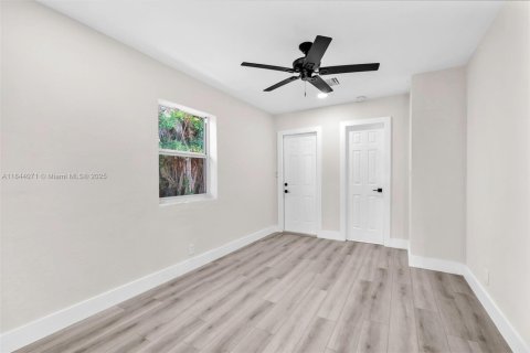 House in Hollywood, Florida 2 bedrooms, 108.23 sq.m. № 1839320 - photo 14