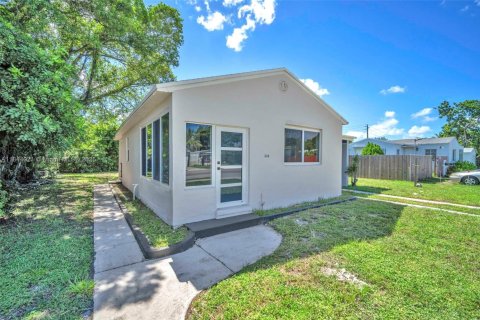House in Hollywood, Florida 2 bedrooms, 108.23 sq.m. № 1839320 - photo 30