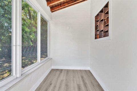 House in Hollywood, Florida 2 bedrooms, 108.23 sq.m. № 1839320 - photo 5