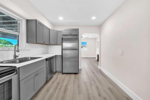 House in Hollywood, Florida 2 bedrooms, 108.23 sq.m. № 1839320 - photo 10