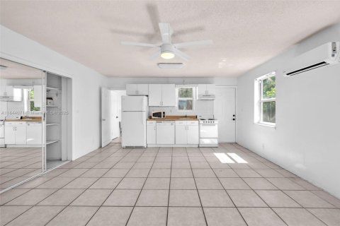 House in Hollywood, Florida 2 bedrooms, 108.23 sq.m. № 1839320 - photo 18