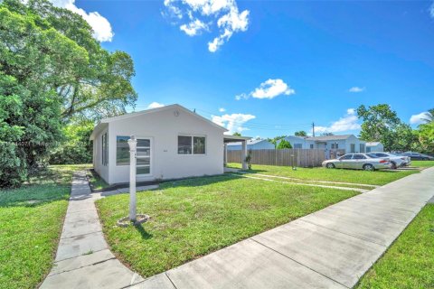 House in Hollywood, Florida 2 bedrooms, 108.23 sq.m. № 1839320 - photo 3