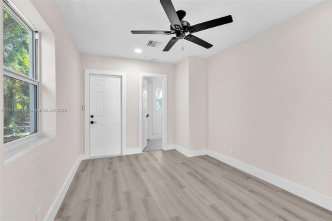 House in Hollywood, Florida 2 bedrooms, 108.23 sq.m. № 1839320 - photo 15