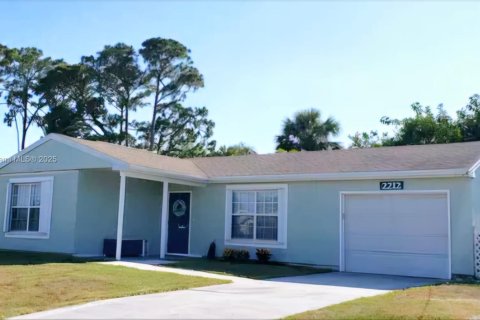 Villa ou maison à vendre à Port St. Lucie, Floride: 3 chambres, 140.28 m2 № 1961624 - photo 1