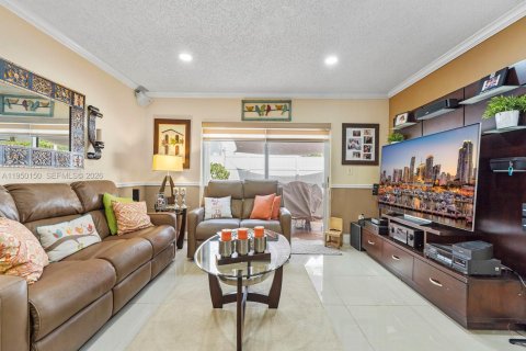 Villa ou maison à vendre à Miami, Floride: 3 chambres, 166.67 m2 № 2010325 - photo 9