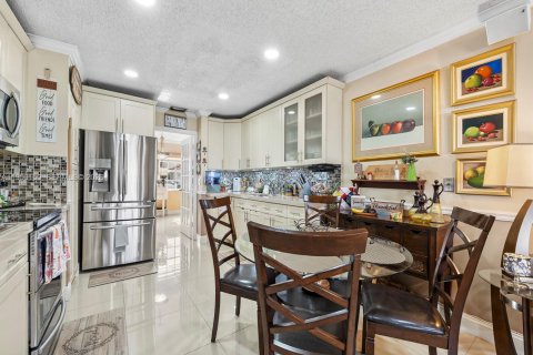 Villa ou maison à vendre à Miami, Floride: 3 chambres, 166.67 m2 № 2010325 - photo 6