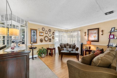 Villa ou maison à vendre à Miami, Floride: 3 chambres, 166.67 m2 № 2010325 - photo 4