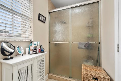 Villa ou maison à vendre à Miami, Floride: 3 chambres, 166.67 m2 № 2010325 - photo 13