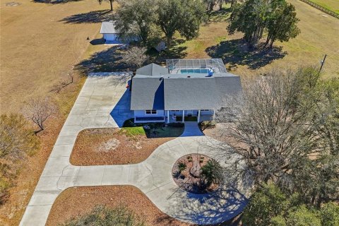 House in Alachua, Florida 6 bedrooms, 264.96 sq.m. № 2117797