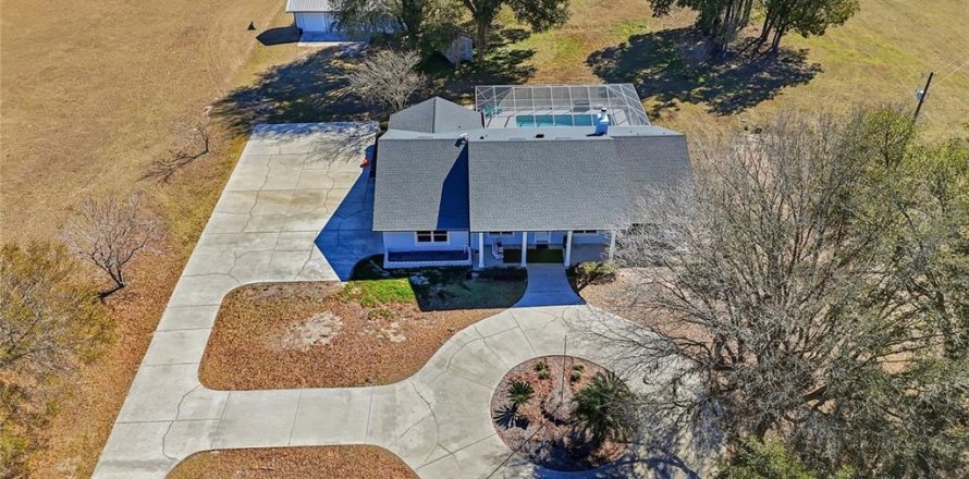 House in Alachua, Florida 6 bedrooms, 264.96 sq.m. № 2117797
