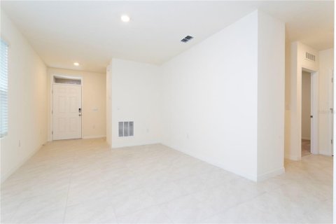 House in Saint Cloud, Florida 3 bedrooms, 139.45 sq.m. № 2230899 - photo 12