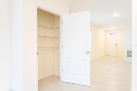 House in Saint Cloud, Florida 3 bedrooms, 139.45 sq.m. № 2230899 - photo 23