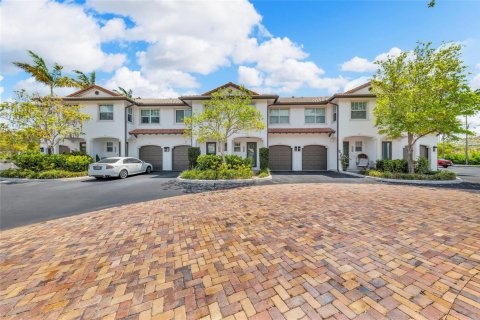 Adosado en venta en Pompano Beach, Florida, 3 dormitorios, 146.32 m2 № 2146934 - foto 2