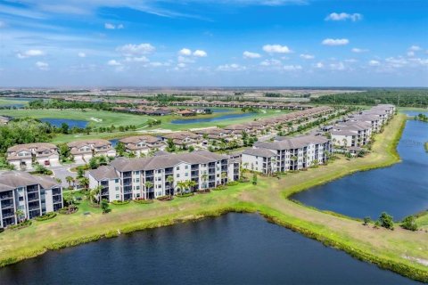 Condo in Bradenton, Florida, 2 bedrooms in LAKEWOOD NATIONAL  № 2135007 - photo 28
