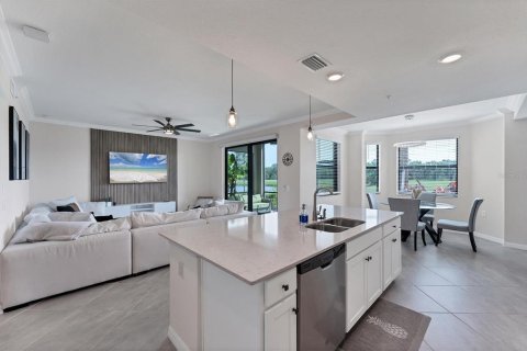 Condo in Bradenton, Florida, 2 bedrooms in LAKEWOOD NATIONAL  № 2135007 - photo 10
