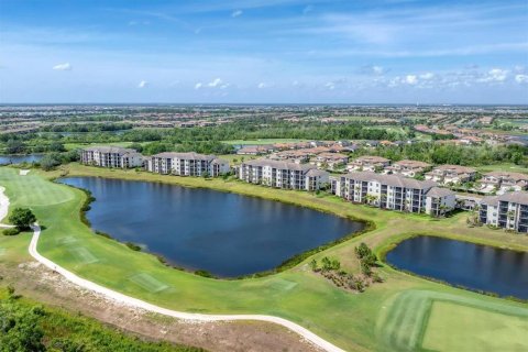 Condo in Bradenton, Florida, 2 bedrooms in LAKEWOOD NATIONAL  № 2135007 - photo 29