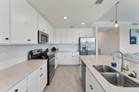 Condo in Bradenton, Florida, 2 bedrooms in LAKEWOOD NATIONAL  № 2135007 - photo 11